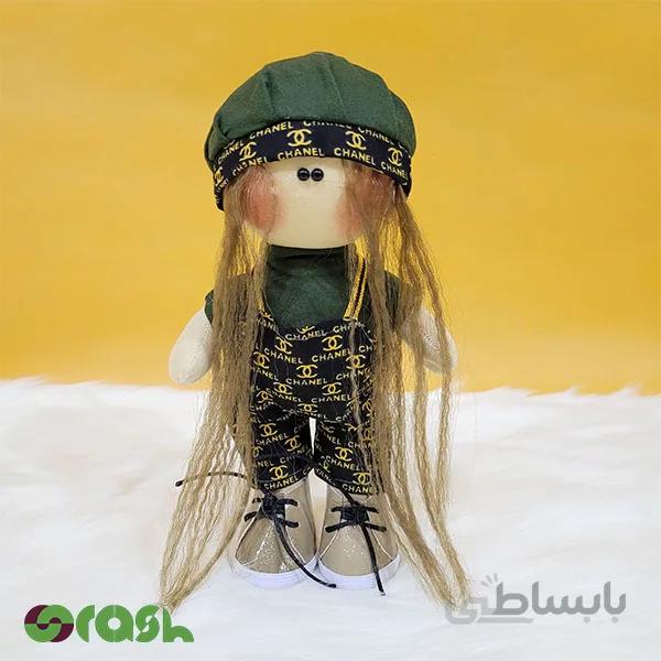 عروسک روسی دختر کوچولو با لباس سبز و شلوار مارک دار ارتفاع 30 سانتی متر