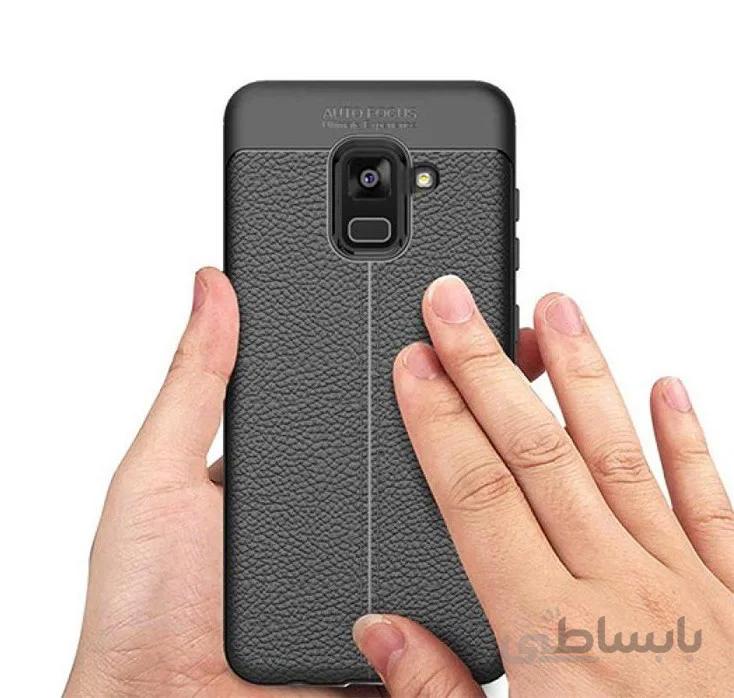 قاب طرح چرم رنگ مشکی گوشي سامسونگ samsung Galaxy A8 Plus 2018