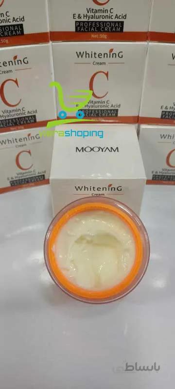 کرم هیدراتینگ و روشن کننده و آبرسان ویتامین سی MOOYAM