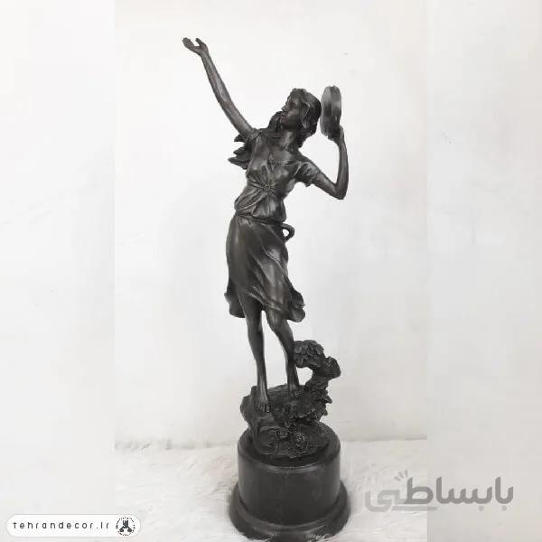 مجسمه برنز دختر دف زن