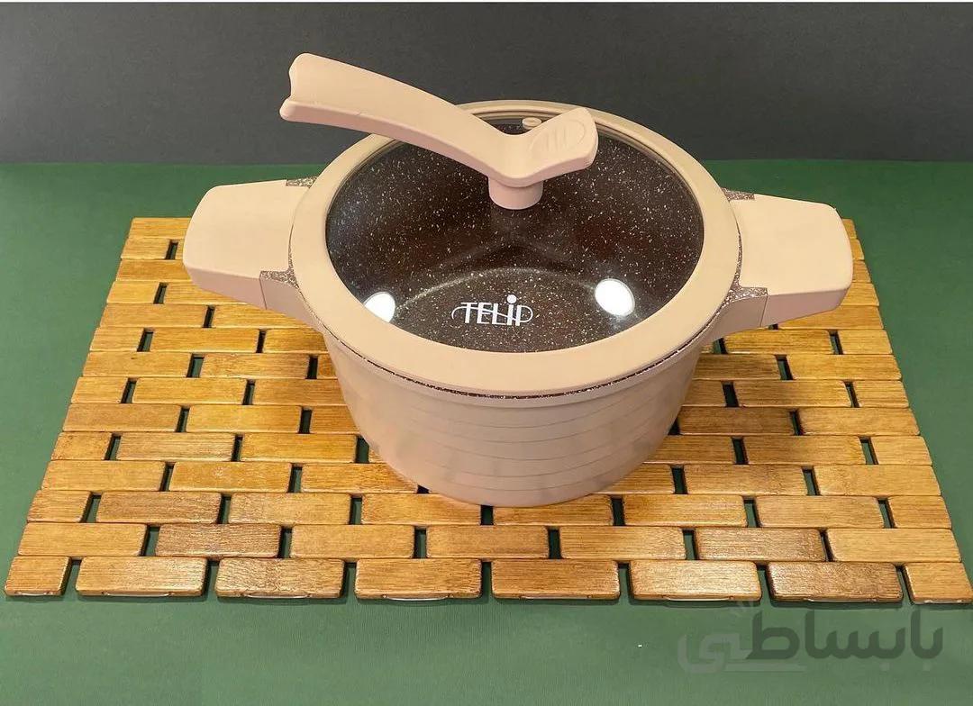 زیر قابلمه ای مهره ای چوبی مستطیل بزرگ