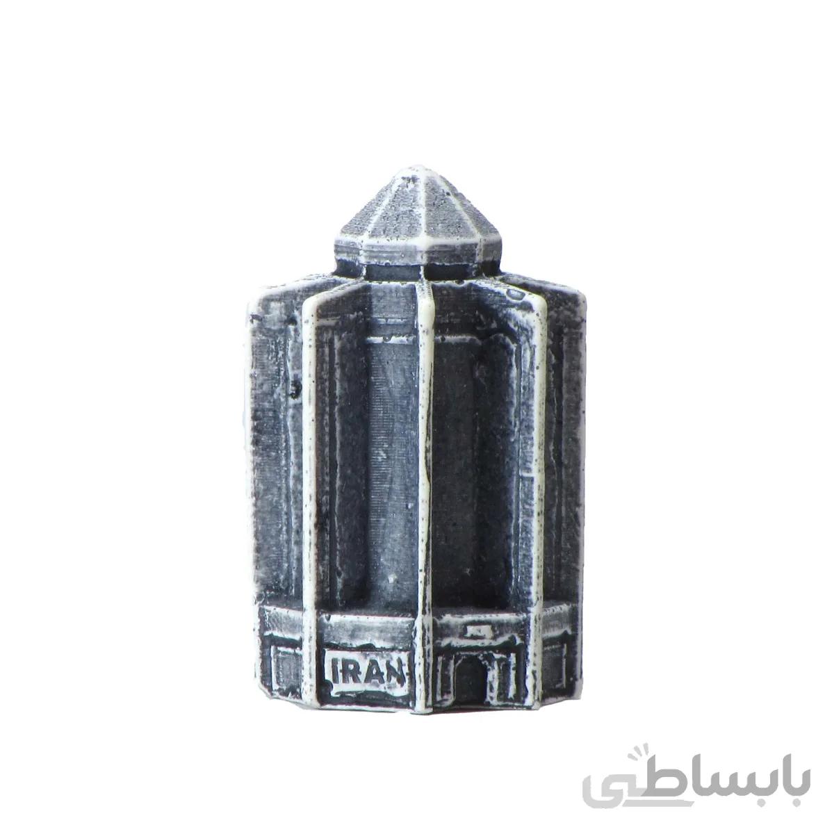 مجسمه مقبره بابا طاهر همدان