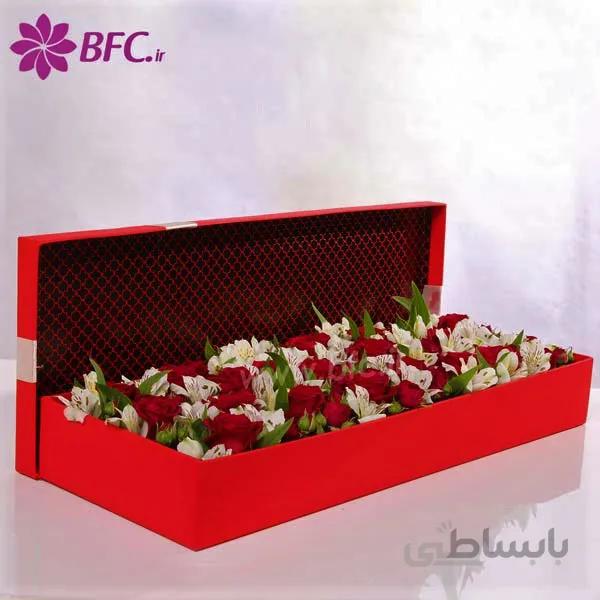 باکس گل-جعبه کادویی با رز قرمز و آلسترومریا رز مینیاتوری