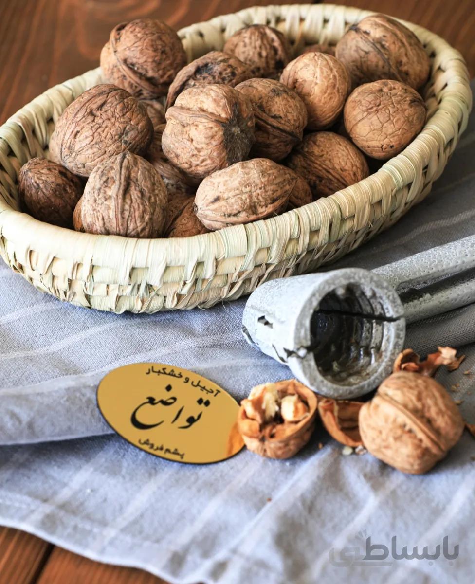 گردو ایرانی با پوست