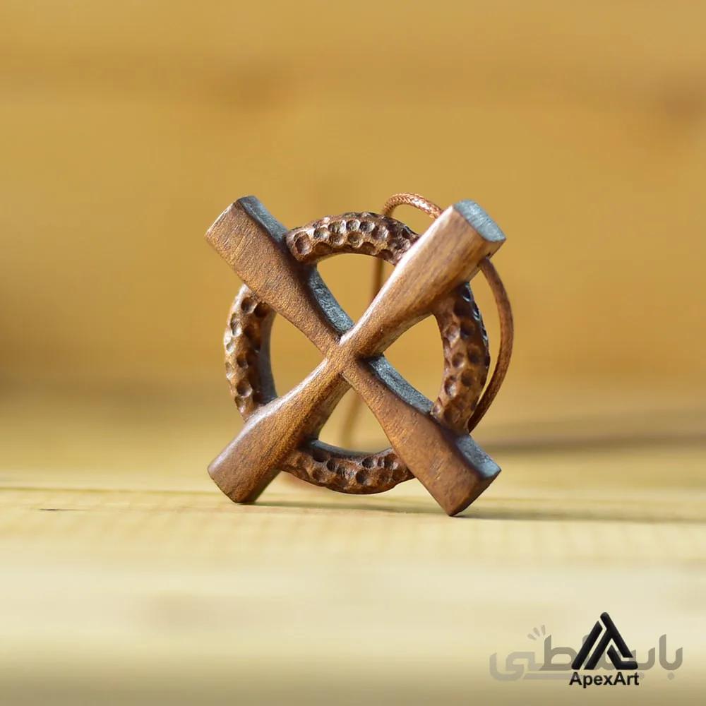گردنبند چوبی طرح سکان کشتی