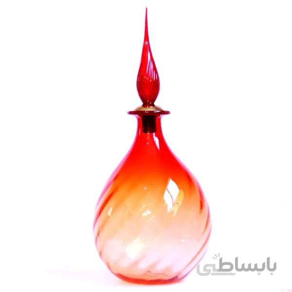 بطری شیشه ای موجدار در نیزه ای بلند قرمز