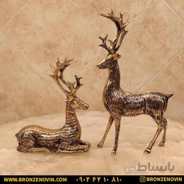 مجسمه برنزی گوزن ایستاده و نشسته