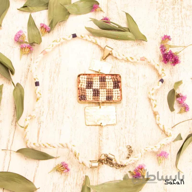 گردنبند نخی منجوق