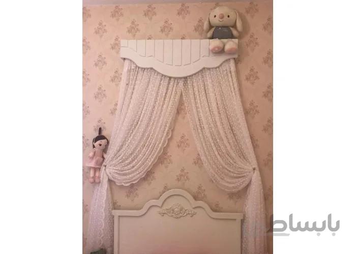 حریر بالای تخت نوجوان سفید
