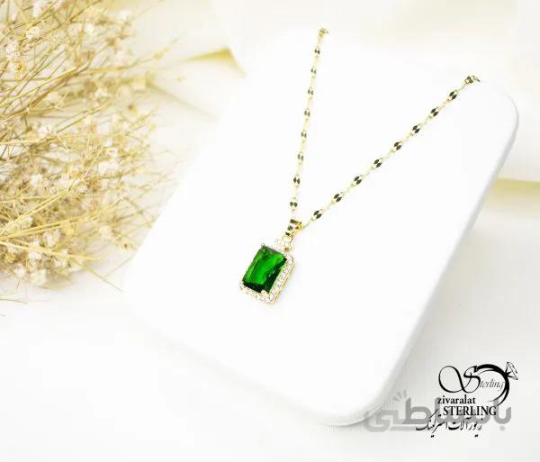 گردنبند زنانه نگین سبز مربعی