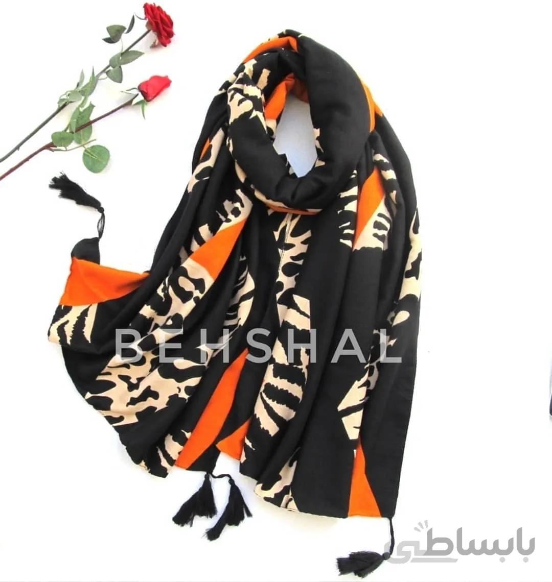 شال نخی منگوله دار نارنجی طرح پلنگی