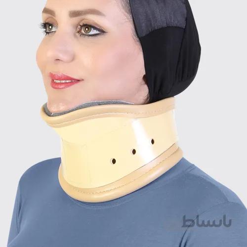 گردنبند طبی سخت چانه‌دار طب و صنعت ا Rigid Cervical Collar with Chin Support