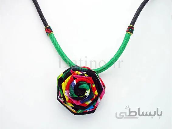 گردنبند زنانه بافتنی طرح گل رز رنگارنگ-Toxic.N.53