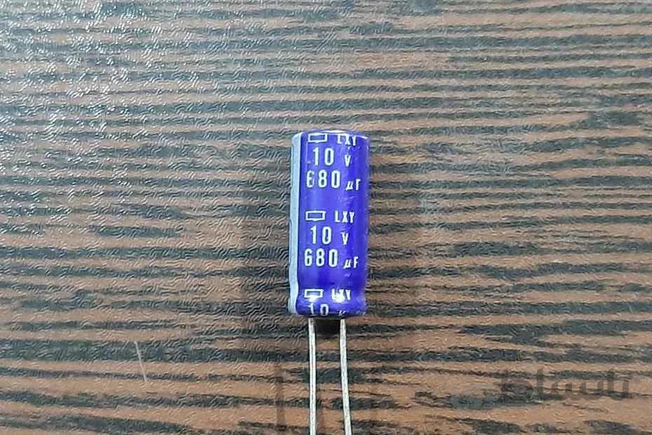 CAP 10V 680uF – خازن الکترولیت، ۱۰ ولت، ۶۸۰ میکروفاراد ا NIPPON