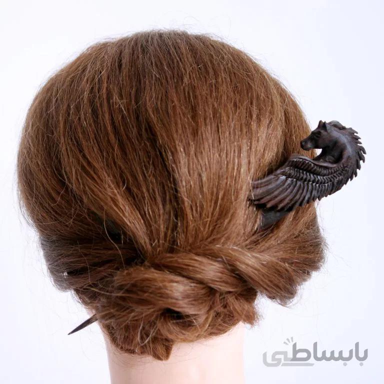 گیره مو تکی دستساز چوبی طرح پگاسوس کد ۱۰۲۴۴۶