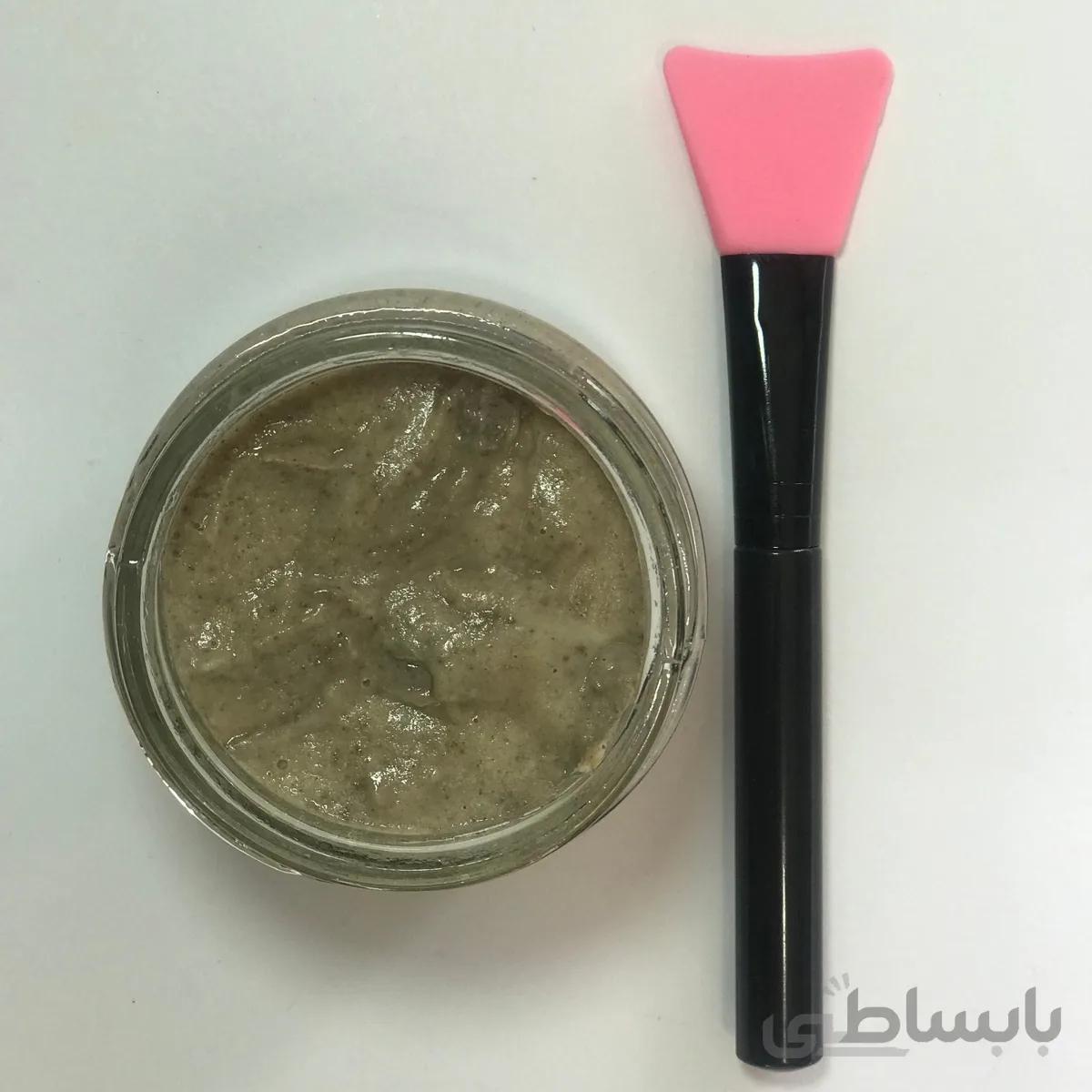ماسک کرمی صورت خاک رس با براش