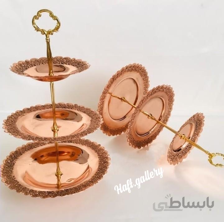 شیرینی خوری مسی سه طبقه قلمزنی طرح گل برجسته کد ۱۰۲۳۴۳
