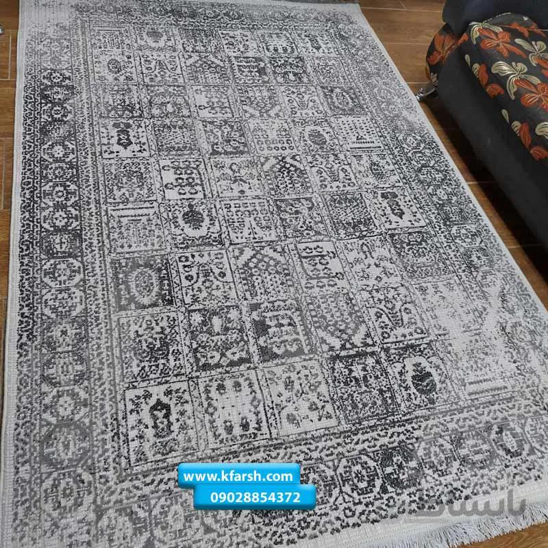 فرش فانتزی وینتیج کاشان گلبرجسته سفید مشکی