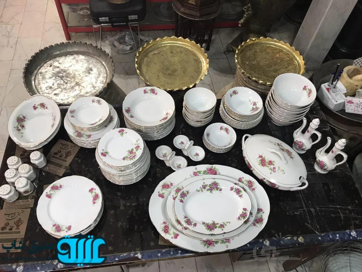 سرویس غذاخوری 12 نفره گلسرخی ژاپنی قدیمی فوق العاده زیبا و کم یاب، کاملا سالم و نو کلیه مجموعه ساخت ژاپن و درجه یک
