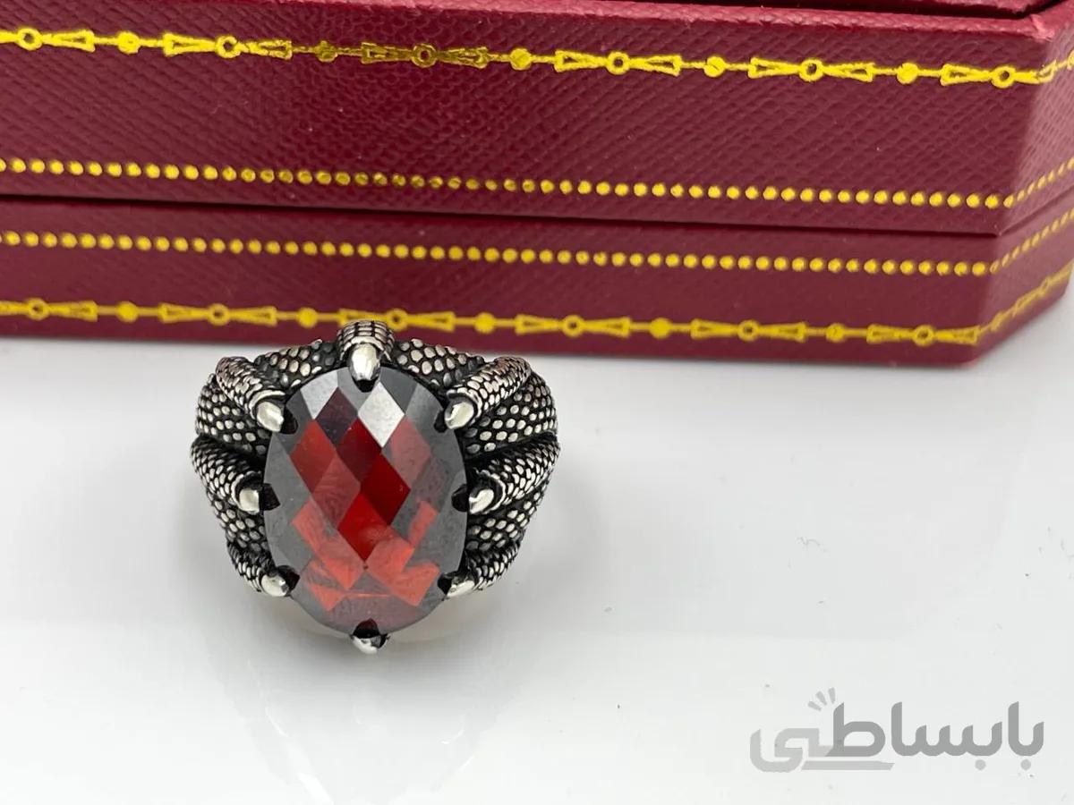 انگشتر طرح پنجه نگین قرمز مردانه