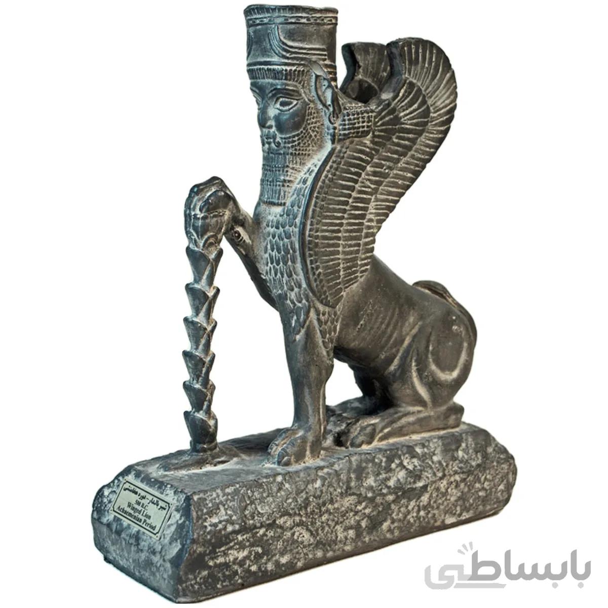 مجسمه تندیس و پیکره شهریار مدل شیر بالدار با گل لوتوس نشسته کد MO1640 سایز بزرگ