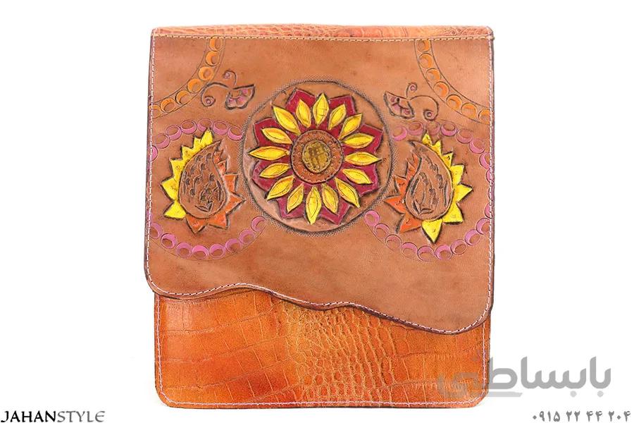 کیف دوشی چرم طبیعی قلم زنی طرح افتابگردان