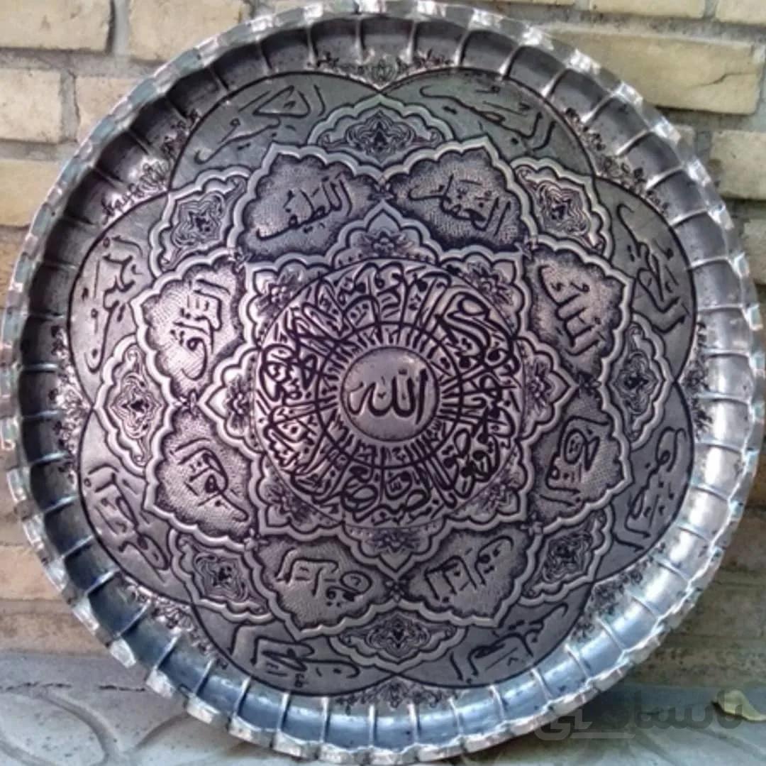 قلمزنی بر روی مجمع مس قدیمی سوره والعصر و اسما حسنا