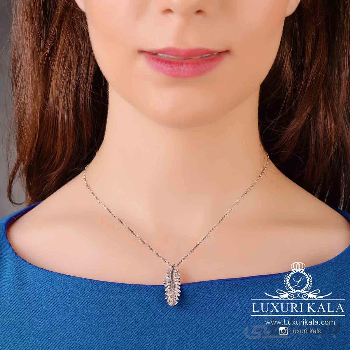 گردنبند نگین دار مدل برگ ا Necklaces