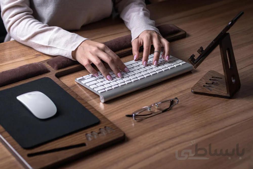 پایه و نگهدارنده موبایل