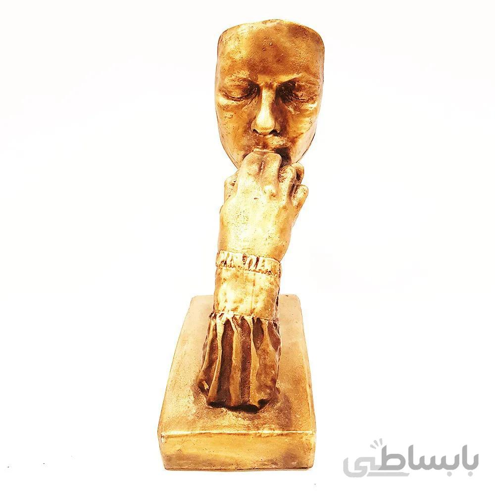 مجسمه رخ متفکربزرگ