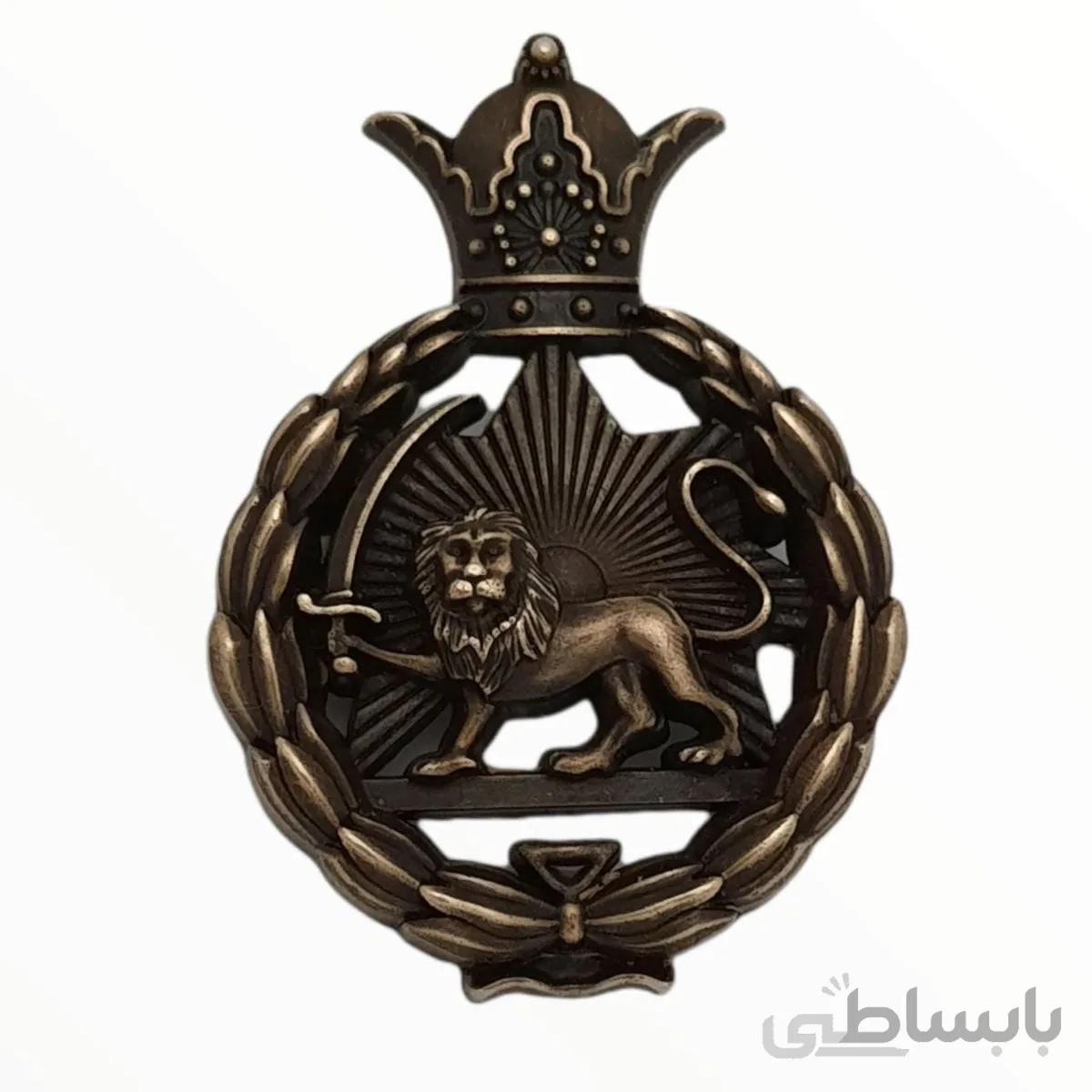 سنجاق سینه شیر