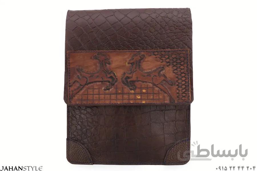 کیف دوشی چرم طبیعی قلم‌زنی طرح غزال