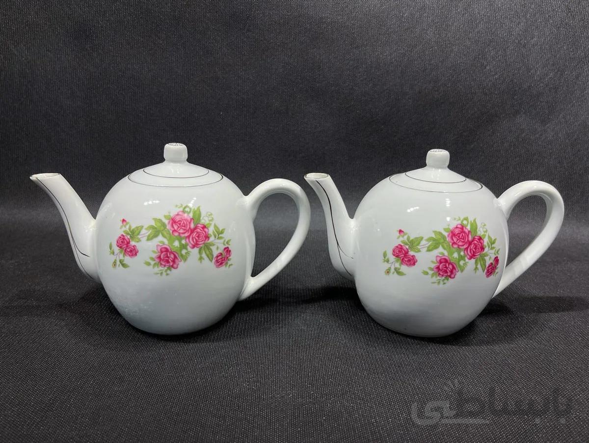 یک جفت قوری گلسرخی قدیمی چین قدیم سایز متوسط ارتفاع ۱۵ سانت کاملا سالم و نو درجه یک
