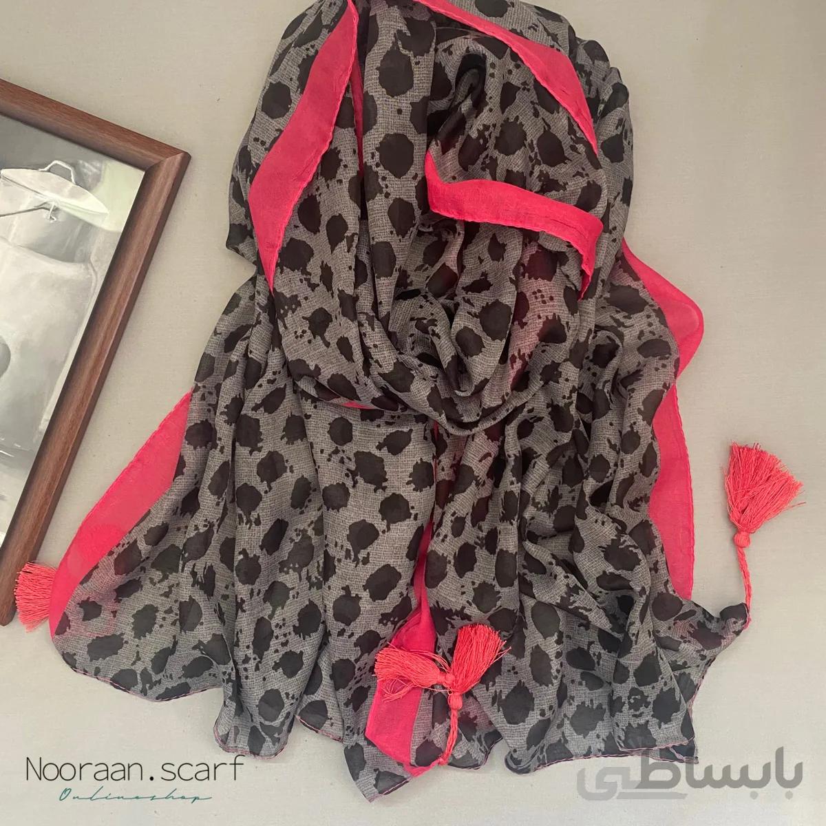 شال نخی توپ توپی منگوله دار طوسی صورتی ا 1400006
