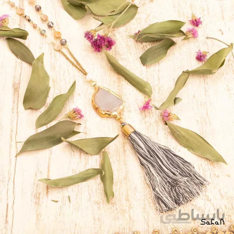 گردنبند برنجی پلاک سنگی منگوله دار