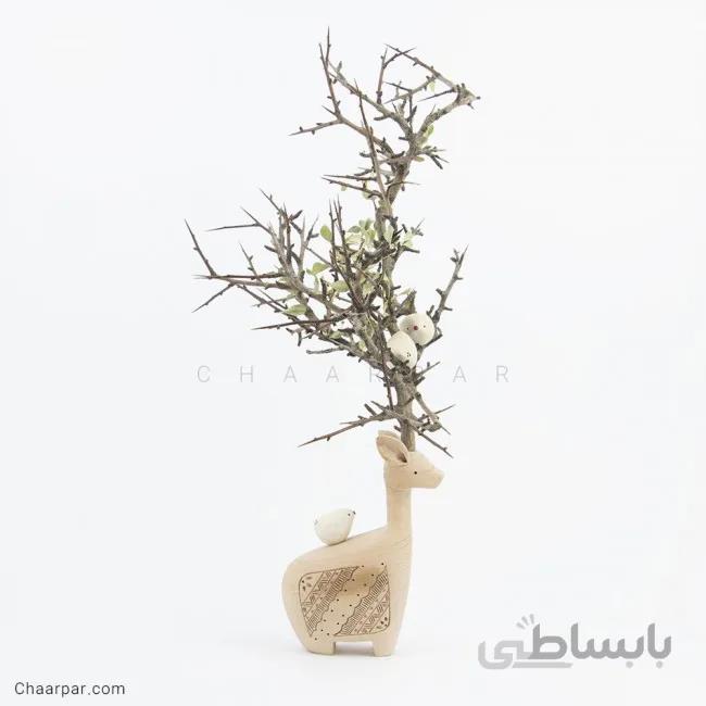 گوزن با شاخ طبیعی بزرگ و 3 پرنده