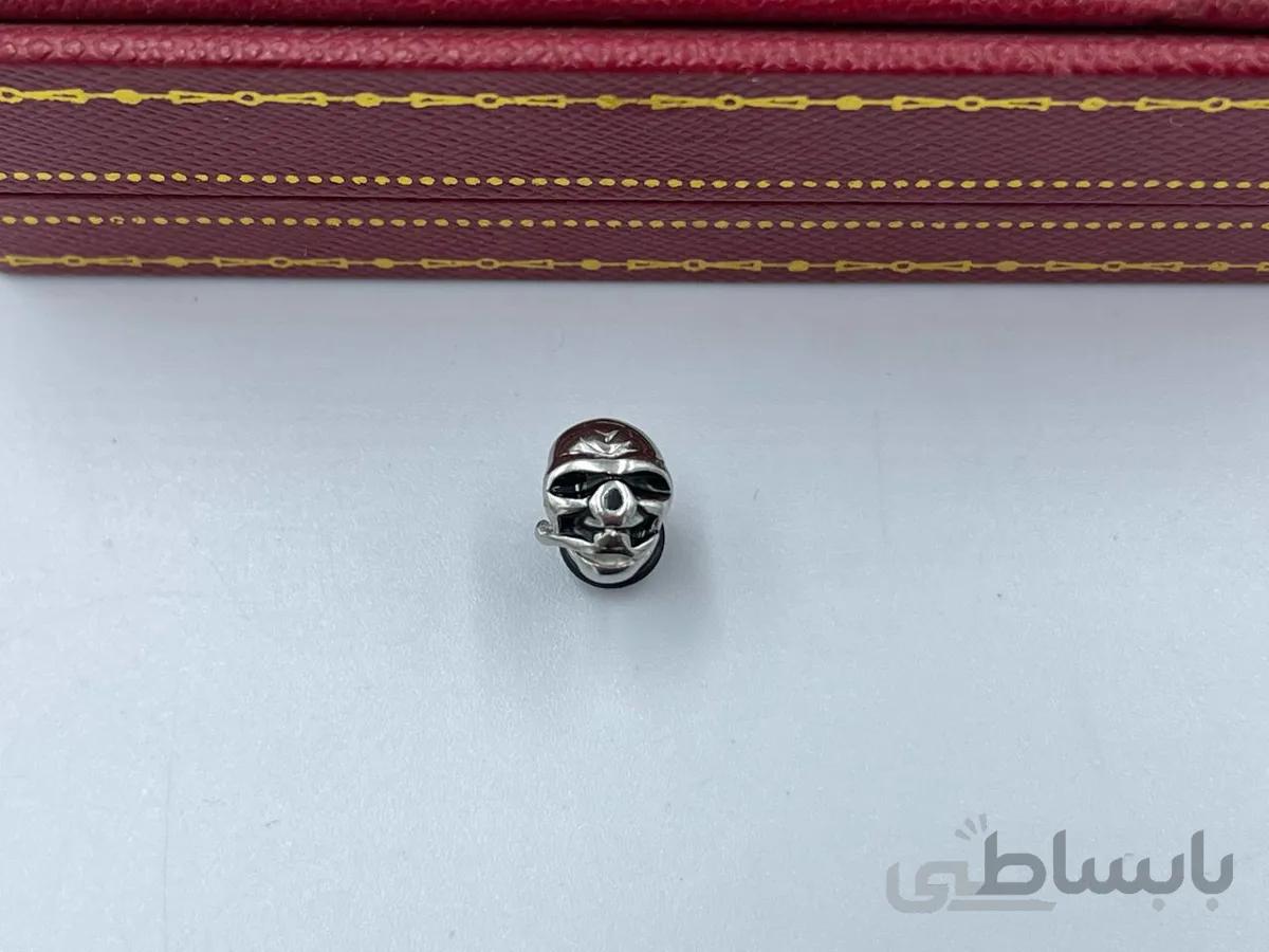 پیرسینگ گوش طرح جمجمه خاص