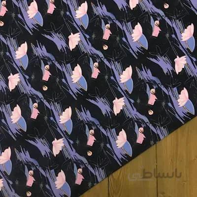 پارچه کرپ بوگاتی گل دار رنگ مشکی بنفش کد 923
