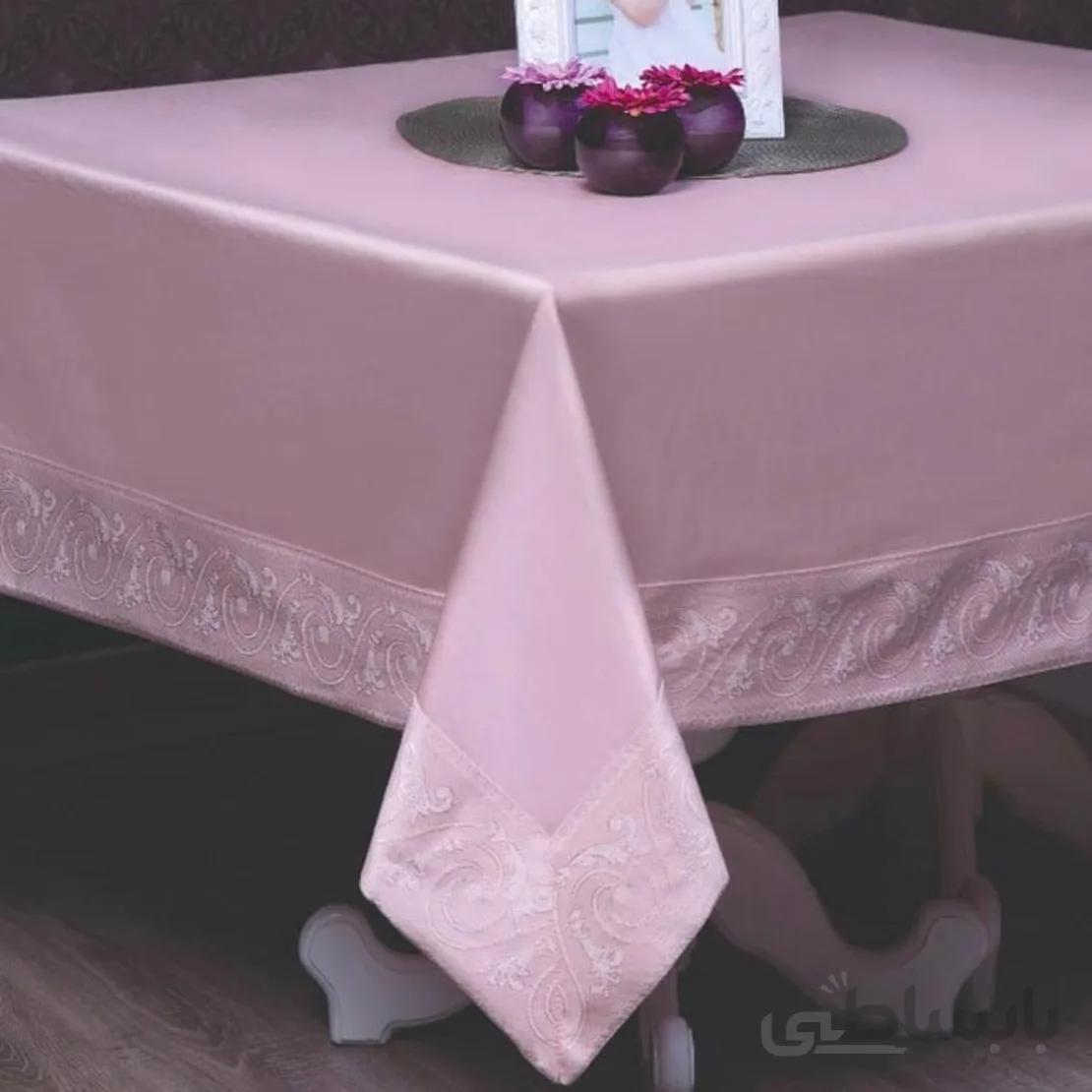 رومیزی ساتن پنبه حاشیه دار 12 نفره مستطیل طرح ترمه صورتی