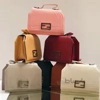 کیف صندوقی Fendi