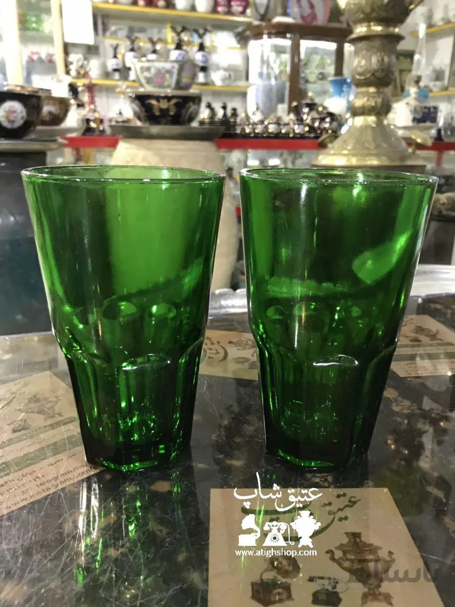 یک جفت لیوان سبز طرح قدیم فوق العاده زیبا با دکوراتیو عالی ارتفاع ۱۷ کاملا سالم و نو
