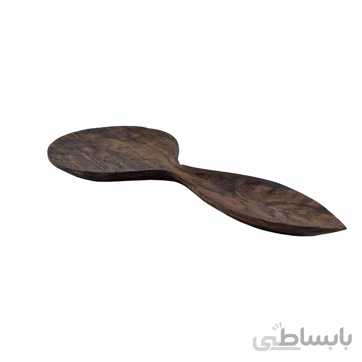 زیر قاشقی چوبی کنار گاز