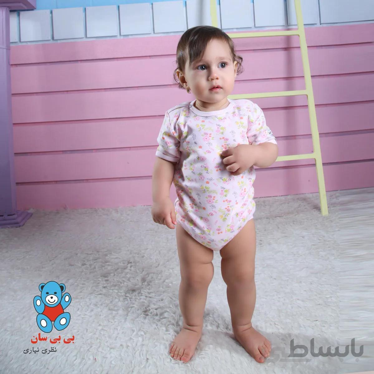 زیردکمه آستین کوتاه نوزادی بی بی سان طرح کیانا