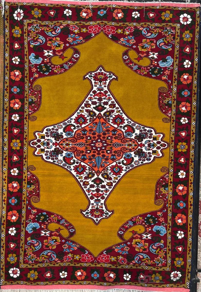 فرش دستبافت جرگلان چله ابریشم کف ابریشم طلایی