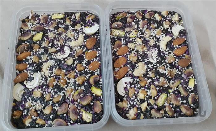 حلوا سیاه لاکچری عسلی مغزدار مخصوص ( یک کیلو ) ا حلوا سیاه لاکچری عسلی مغزدار مخصوص ( یک کیلو )