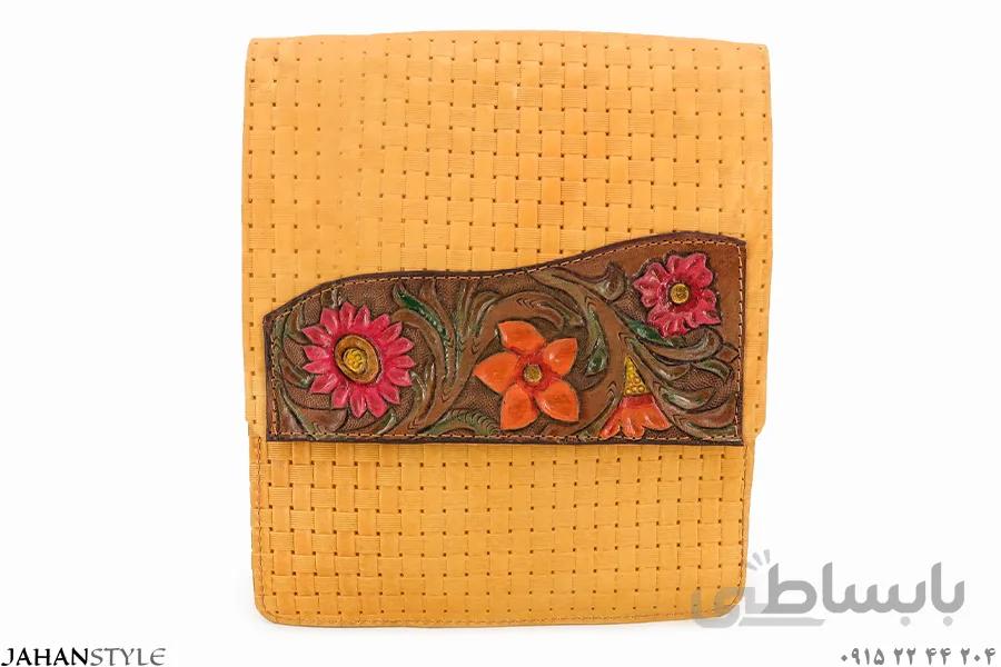 کیف دوشی چرم طبیعی قلمزنی طرح گل