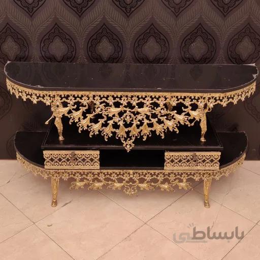میز تلویزیون برنزی طرح خم تسمه گل نقلی تاج دار