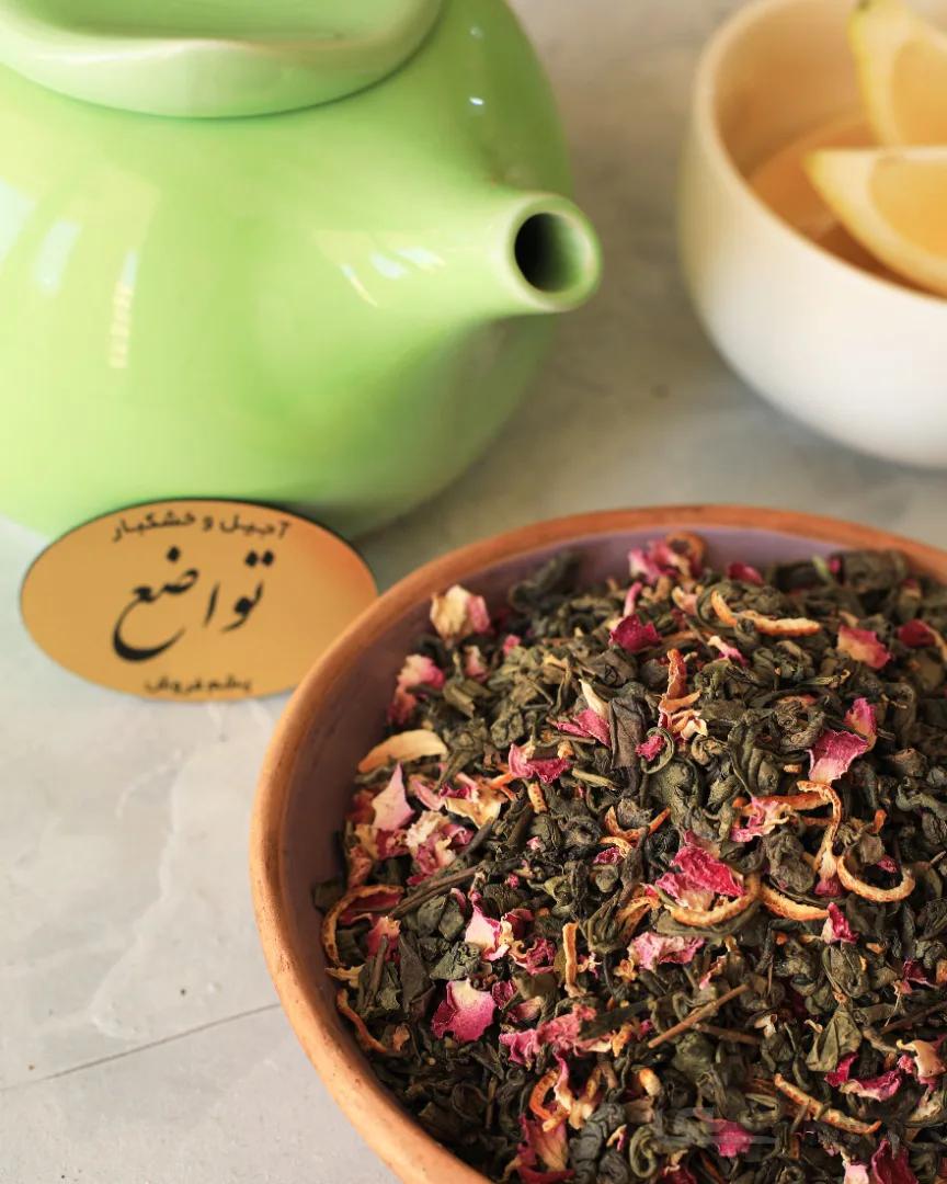 چاى سبز به همراه گل سرخ و خلال نارنج
