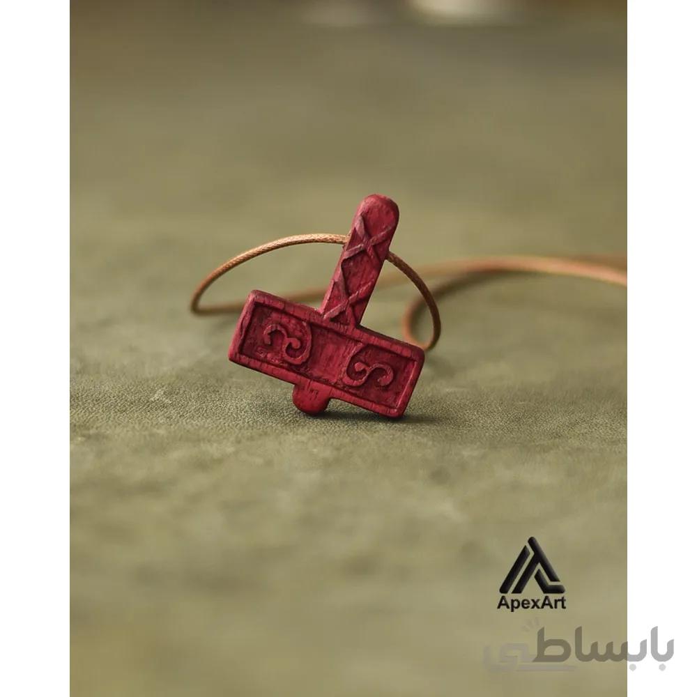 گردنبند چوبی طرح چکش یا پتک