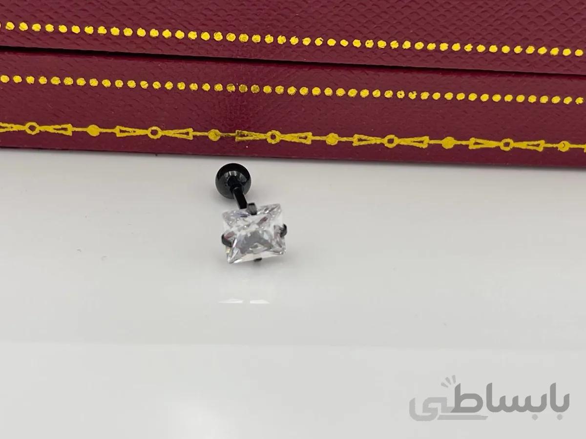 پیرسینگ مشکی تک نگین